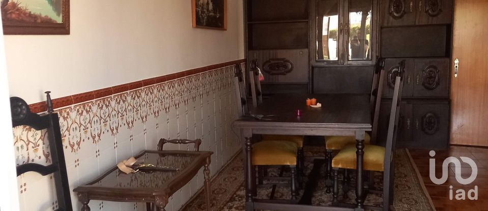 Moradia T4 em Atouguia da Baleia de 239 m²