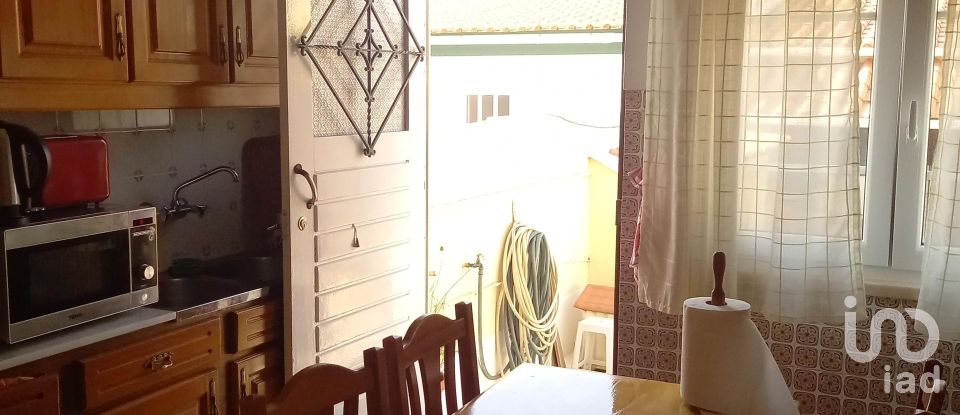 Moradia T4 em Atouguia da Baleia de 239 m²