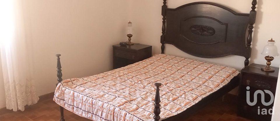 Moradia T4 em Atouguia da Baleia de 239 m²