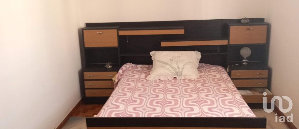 Moradia T4 em Atouguia da Baleia de 239 m²