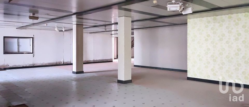 Boutique/Local commercial à Nossa Senhora das Misericórdias de 200 m²