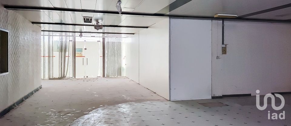 Boutique/Local commercial à Nossa Senhora das Misericórdias de 200 m²