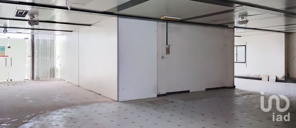 Boutique/Local commercial à Nossa Senhora das Misericórdias de 200 m²