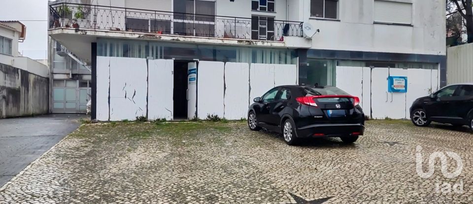 Boutique/Local commercial à Nossa Senhora das Misericórdias de 200 m²