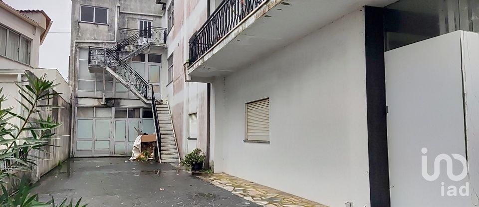 Boutique/Local commercial à Nossa Senhora das Misericórdias de 200 m²