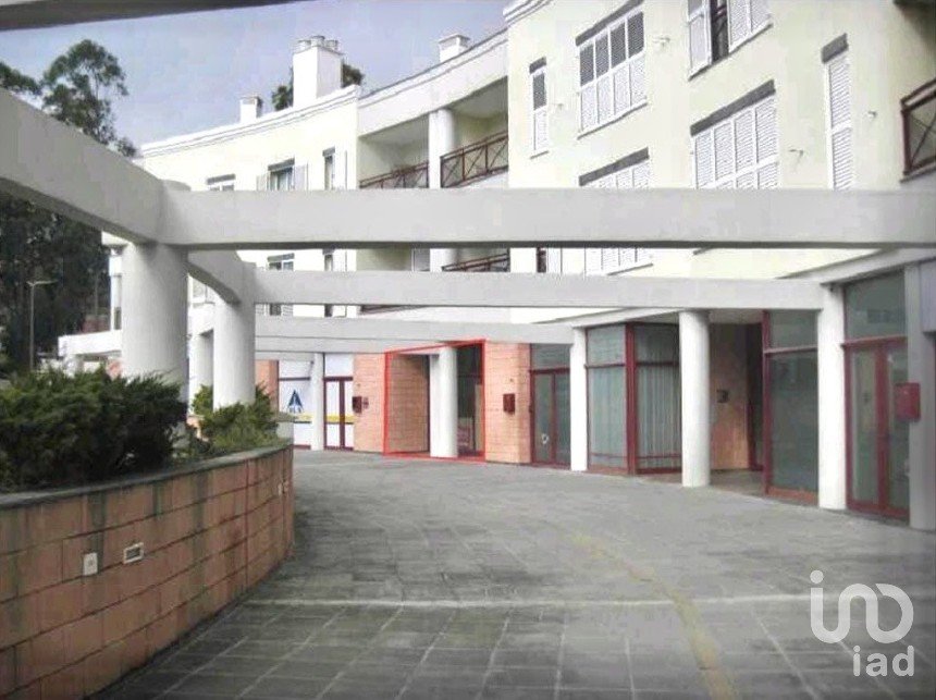 Boutique/Local commercial à Barcarena de 1 467 m²