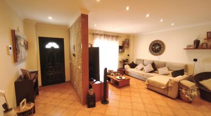 House T3 in Quelfes of 175 m²