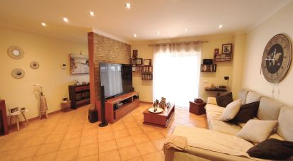 House T3 in Quelfes of 175 m²
