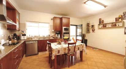 House T3 in Quelfes of 175 m²