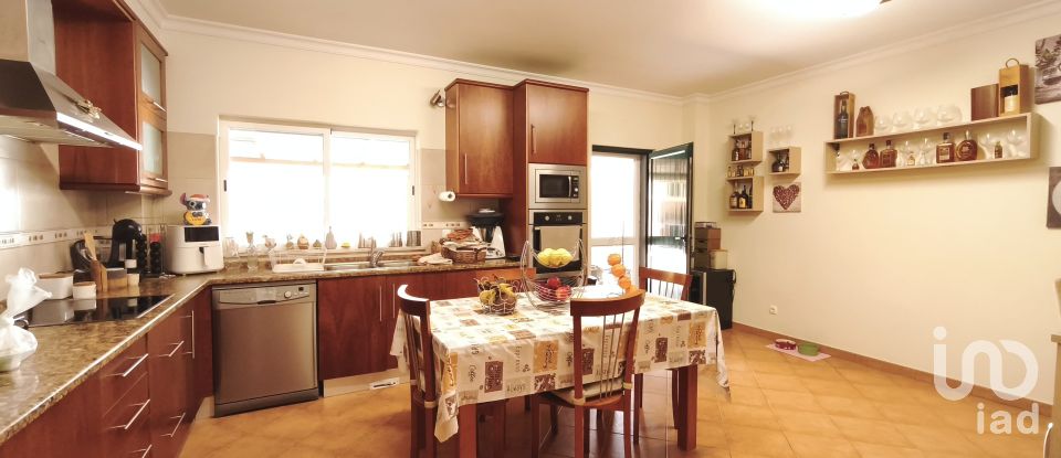 Moradia T3 em Quelfes de 175 m²