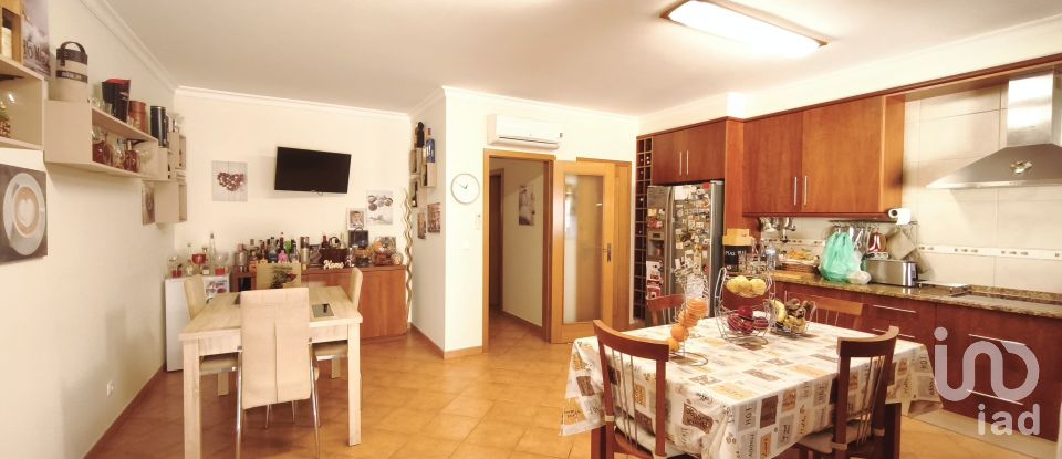 Moradia T3 em Quelfes de 175 m²