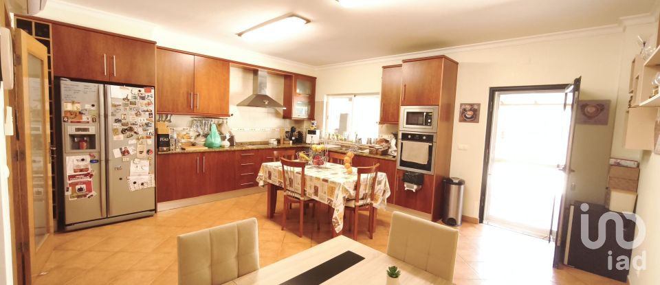 Moradia T3 em Quelfes de 175 m²