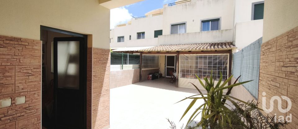 Moradia T3 em Quelfes de 175 m²