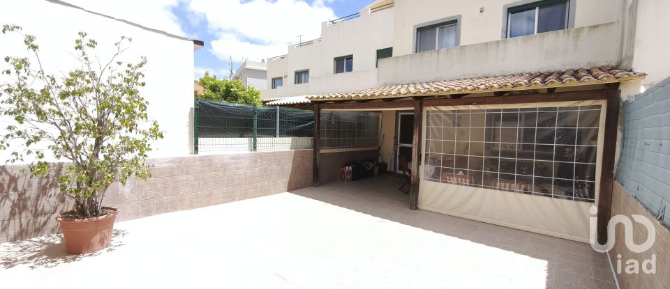 Moradia T3 em Quelfes de 175 m²