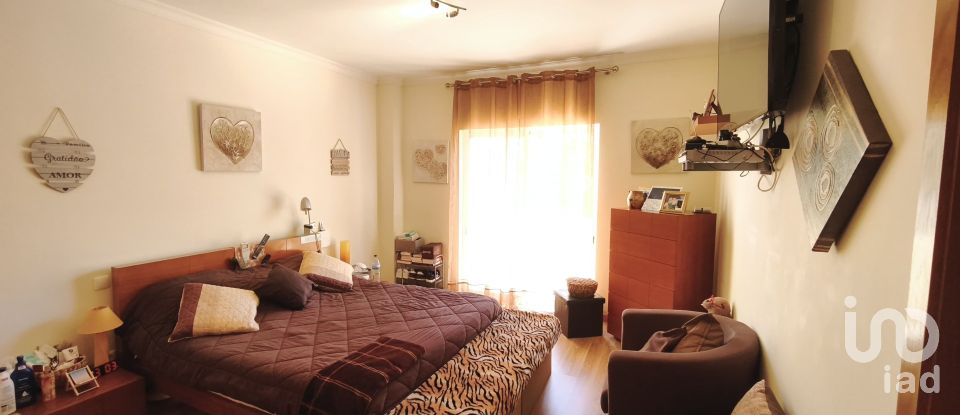 Moradia T3 em Quelfes de 175 m²