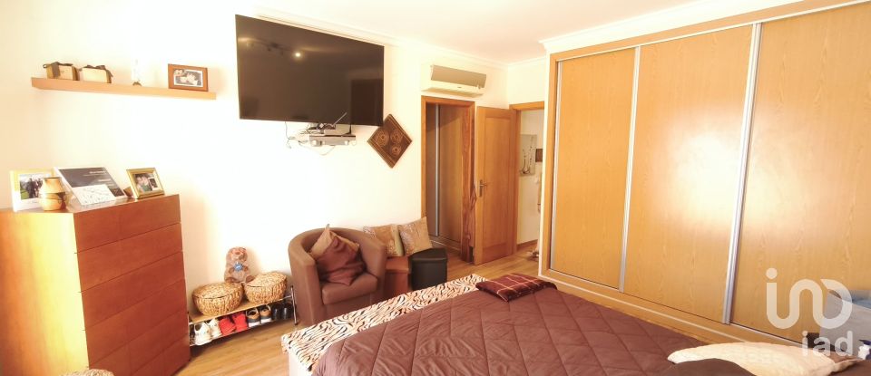 Moradia T3 em Quelfes de 175 m²