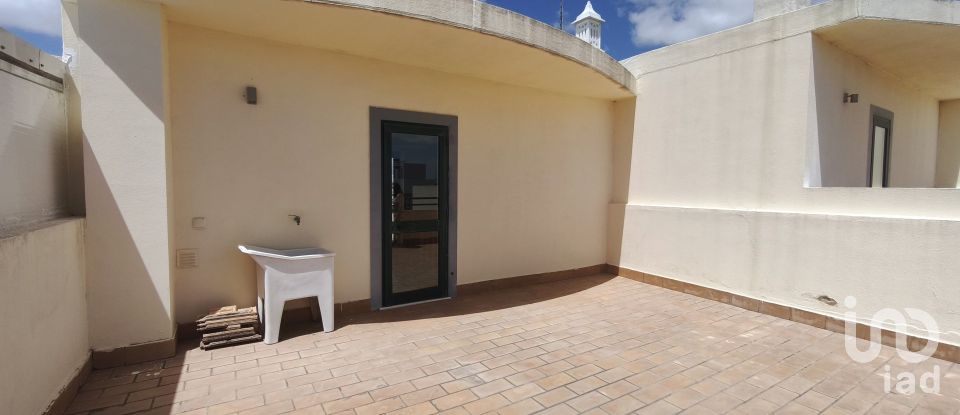 Moradia T3 em Quelfes de 175 m²