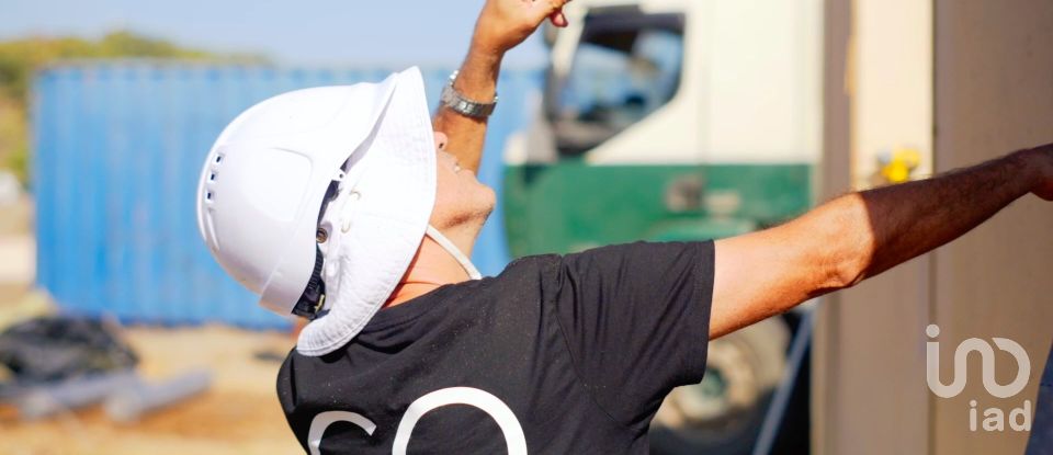 Moradia T4 em Bensafrim e Barão de São João de 185 m²