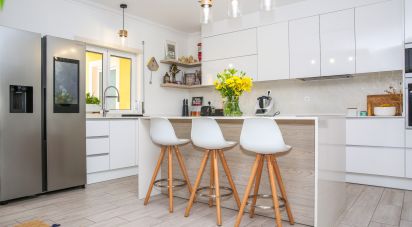 House T4 in São Bartolomeu dos Galegos e Moledo of 375 m²