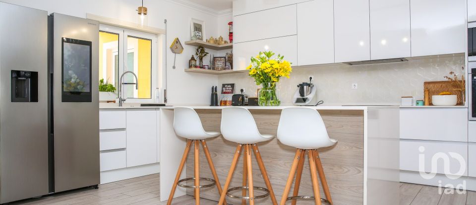 House T4 in São Bartolomeu dos Galegos e Moledo of 375 m²