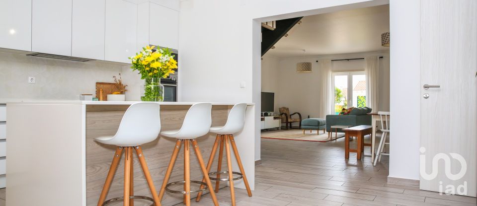 House T4 in São Bartolomeu dos Galegos e Moledo of 375 m²