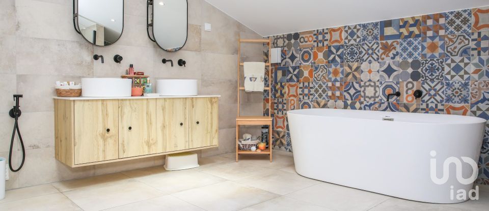 House T4 in São Bartolomeu dos Galegos e Moledo of 375 m²