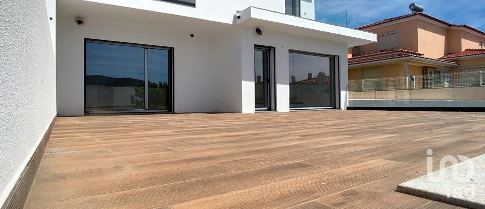 Maison T4 à Igreja Nova e Cheleiros de 244 m²