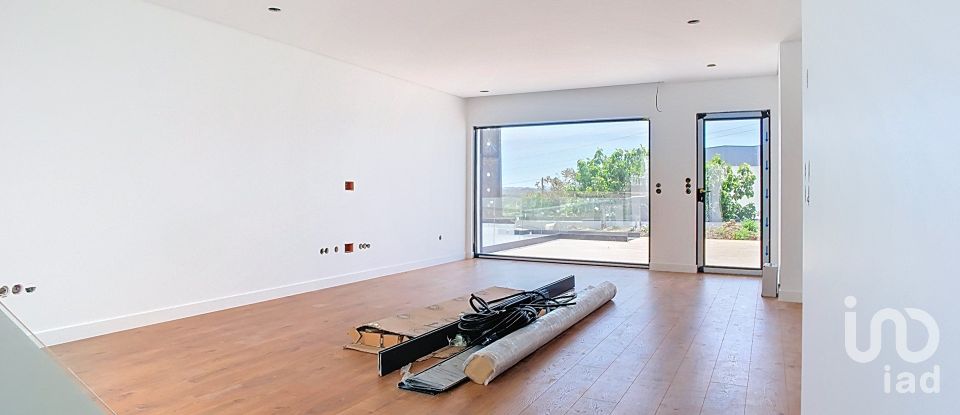 Maison T4 à Igreja Nova e Cheleiros de 244 m²