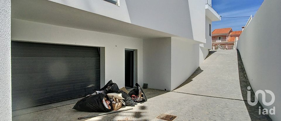 Maison T4 à Igreja Nova e Cheleiros de 244 m²