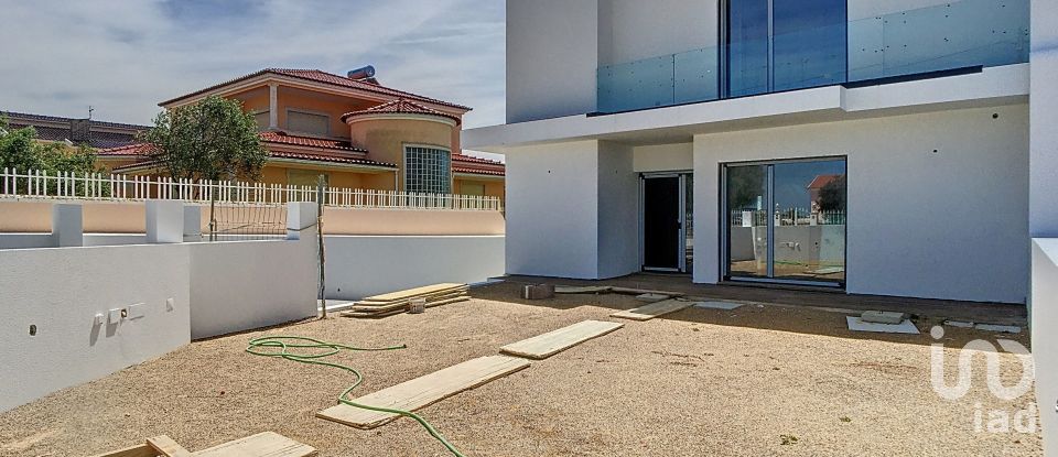 Maison T4 à Igreja Nova e Cheleiros de 244 m²