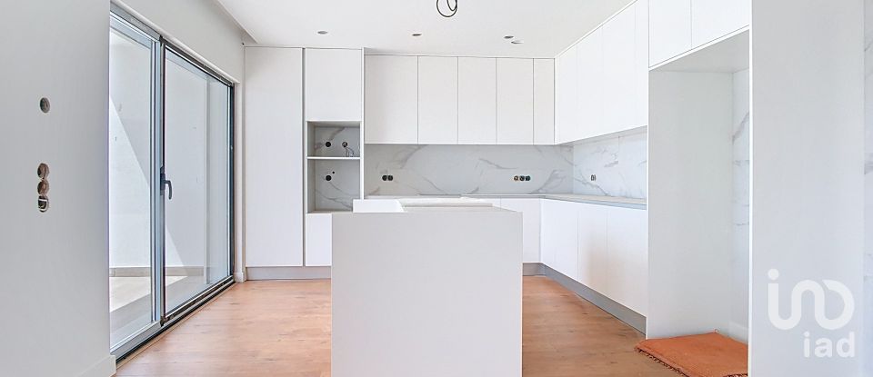 Maison T4 à Igreja Nova e Cheleiros de 244 m²