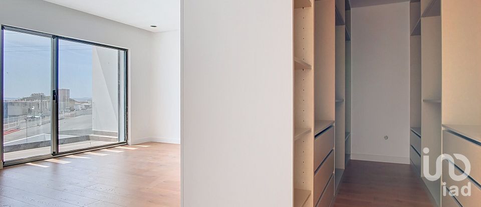 Maison T4 à Igreja Nova e Cheleiros de 244 m²