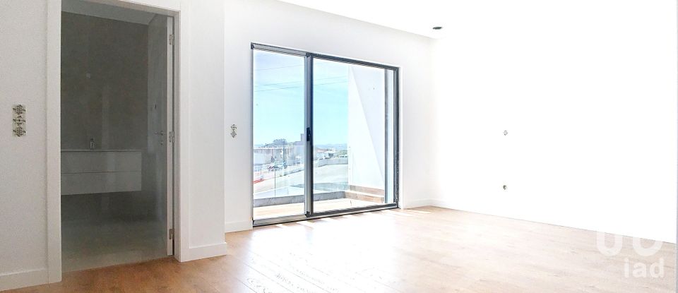 Maison T4 à Igreja Nova e Cheleiros de 244 m²