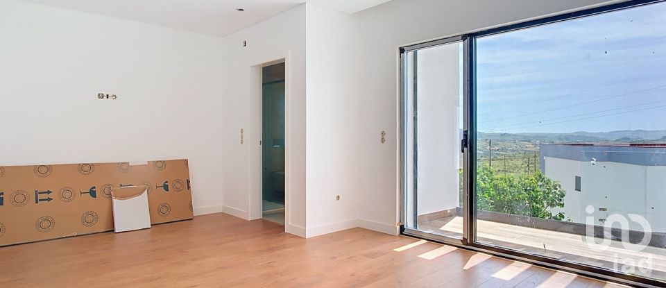 Maison T4 à Igreja Nova e Cheleiros de 244 m²