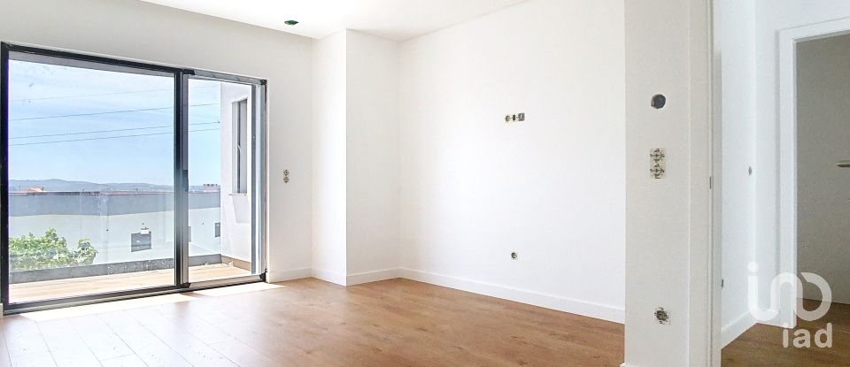 Maison T4 à Igreja Nova e Cheleiros de 244 m²