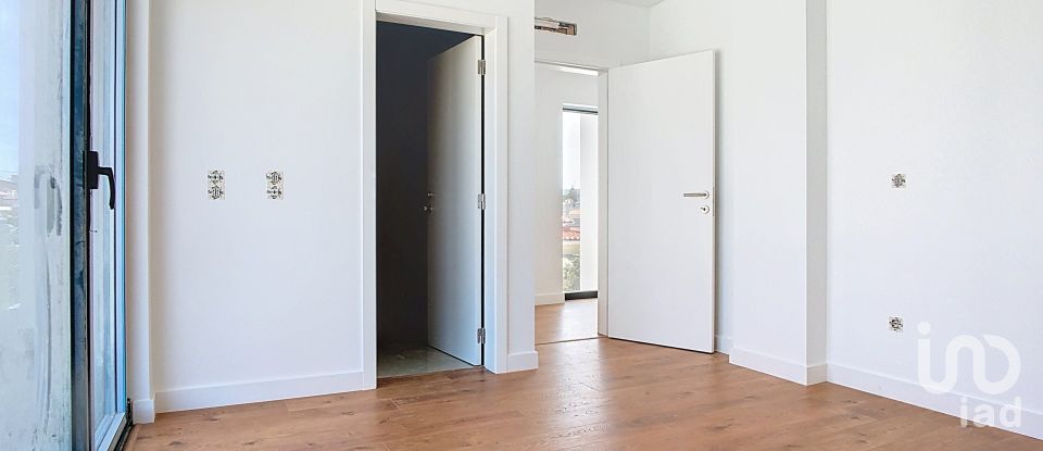 Maison T4 à Igreja Nova e Cheleiros de 244 m²