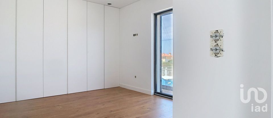 Maison T4 à Igreja Nova e Cheleiros de 244 m²