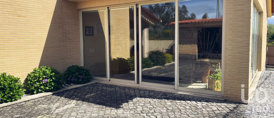 Moradia T3 em Anha de 245 m²