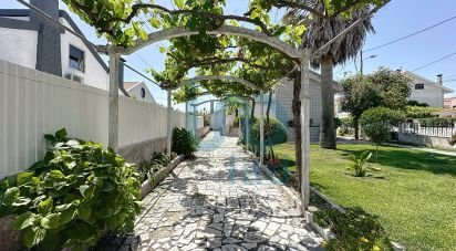 Maison T4 à Charneca De Caparica E Sobreda de 135 m²