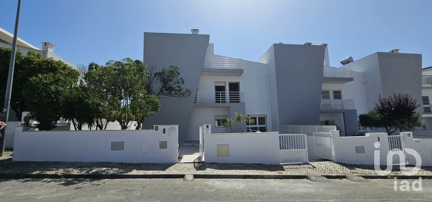 House T4 in Sesimbra (Castelo) of 300 m²