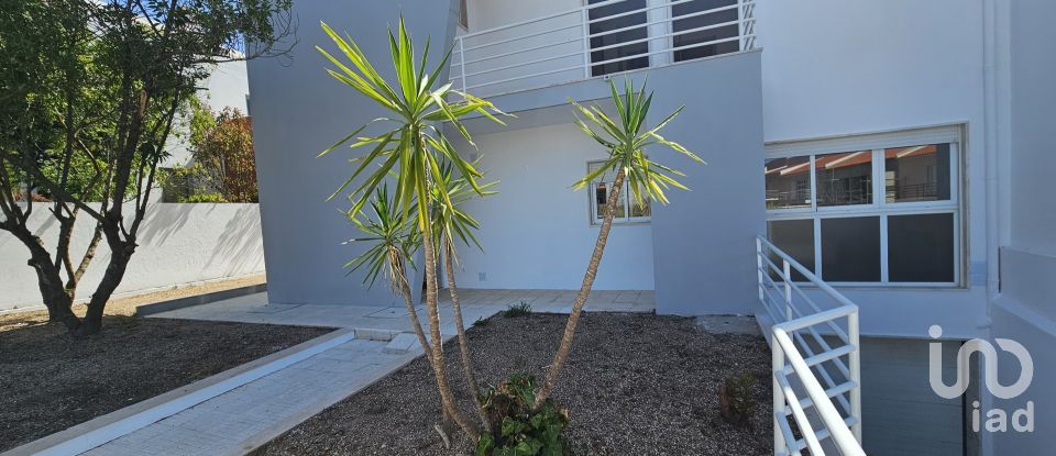 House T4 in Sesimbra (Castelo) of 300 m²