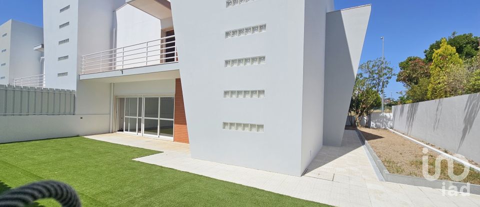House T4 in Sesimbra (Castelo) of 300 m²