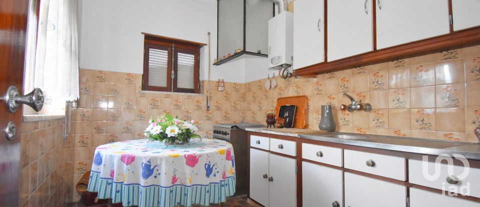 Maison traditionnelle T3 à São Miguel, Santa Eufémia e Rabaçal de 175 m²