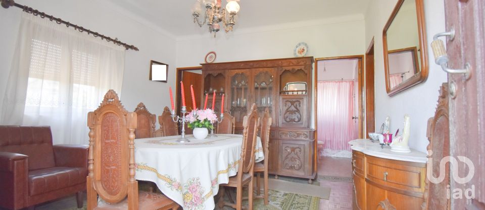 Maison traditionnelle T3 à São Miguel, Santa Eufémia e Rabaçal de 175 m²