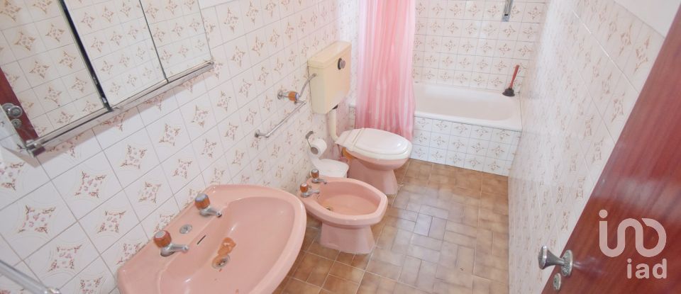 Maison traditionnelle T3 à São Miguel, Santa Eufémia e Rabaçal de 175 m²