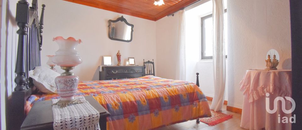 Maison traditionnelle T3 à São Miguel, Santa Eufémia e Rabaçal de 175 m²