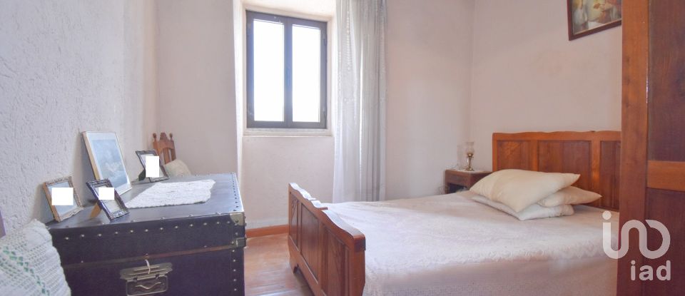 Maison traditionnelle T3 à São Miguel, Santa Eufémia e Rabaçal de 175 m²