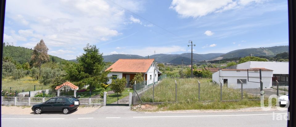 Maison traditionnelle T3 à São Miguel, Santa Eufémia e Rabaçal de 175 m²