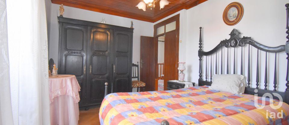 Maison traditionnelle T3 à São Miguel, Santa Eufémia e Rabaçal de 175 m²