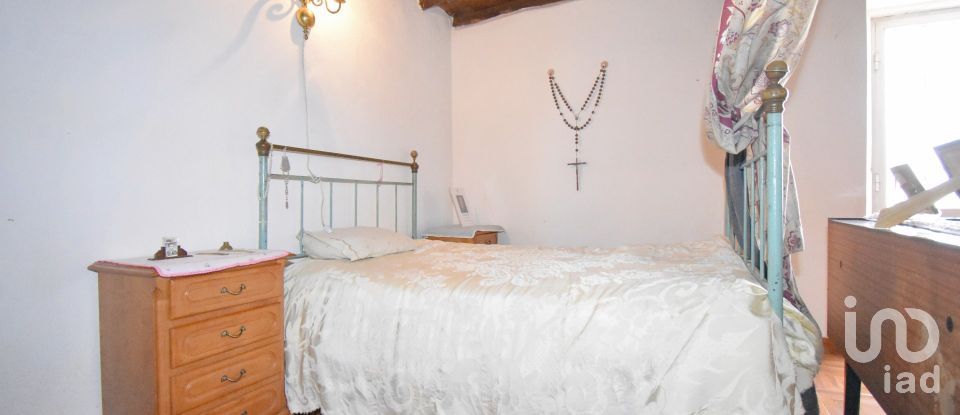 Maison traditionnelle T3 à São Miguel, Santa Eufémia e Rabaçal de 175 m²